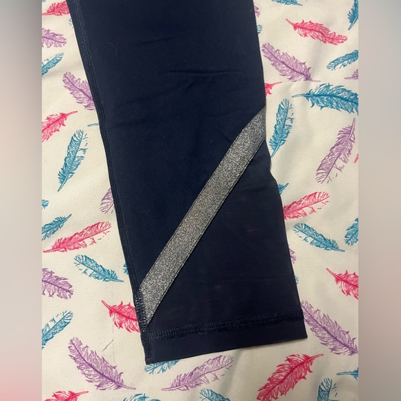 🌸VS Leggings with Silver Accents - Picture 2 of 7